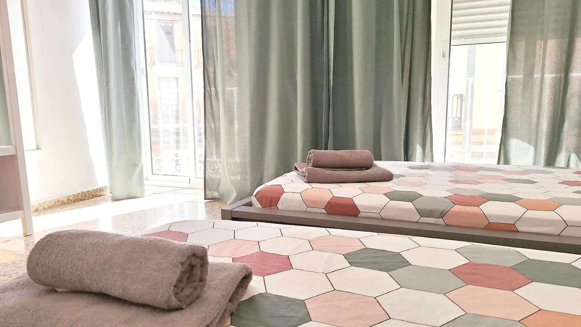 Sunny Malaga Centre Flats, 2 Options, With Balcony Or Terrace